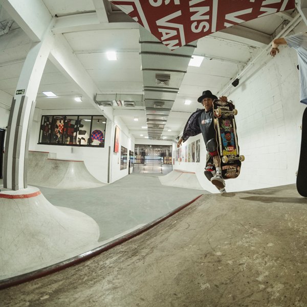 REGRAS DA PISTA DE SKATE VANS STORE LAPI