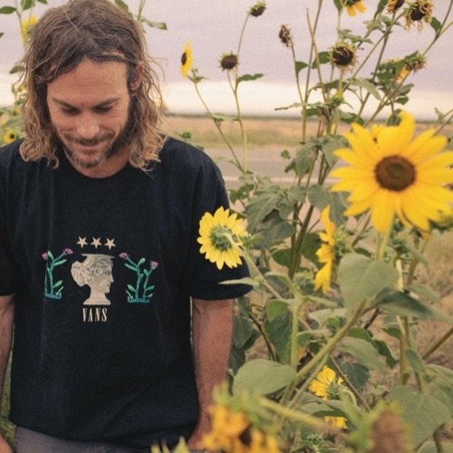 A COLEÇÃO VANS X WADE GOODALL REFLETE A CRIATIVIDADE ILIMITADA DO SURFISTA AUSTRALIANO