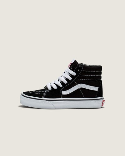 O Sk8-Hi, originalmente chamado de Style #38, foi apresentado em 1978 como o primeiro tênis de cano alto para a prática do skate. Construído com um inovador colarinho alto acolchoado para suporte no tornozelo e uma biqueira reforçada, ele foi o segundo tênis a apresentar a icônica sidestripe da Vans, trazendo um visual totalmente novo para a família Vans, carregando a essência “Off The Wall”. Em homenagem ao lendário tênis de cano alto o Tênis Sk8-Hi Infantil Black True White apresenta cabedal de camurça e lona durável em uma variedade de cores clássicas e inesperadas. O tênis preto com amarração em cadarço também vem equipado com solas de borracha waffle exclusivas para aderência confiável no dia a dia.