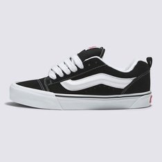 Um estilo “volumoso” típico dos anos 90 que foi inspirado no tênis de cano baixo da Vans. O Knu Skool é a interpretação contemporânea de um estilo clássico dos anos 90, caracterizado por sua lingueta volumosa e Sidestripe Vans moldada em 3D, com acabamento marcado por cadarços oversized e robustos. Com perfil marcante e detalhes em estilo dramático, o Tênis Knu Skool Black True White brinca com o original Old Skool enquanto mescla um ícone do passado com as tendências do presente.