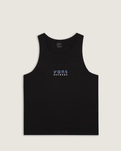 Um clássico irreverente para todos os momentos. A Regata Vans Records Black com gola redonda traz um ajuste relaxado, proporcionando conforto. Fácil de vestir, o modelo traz estampa frontal, com assinatura colorida Vans®, com inscrição “Vans Records”, centralizadas na altura do peito. Para relaxar e curtir todos os momentos com estilo. Essa é a essência “Off The Wall”.