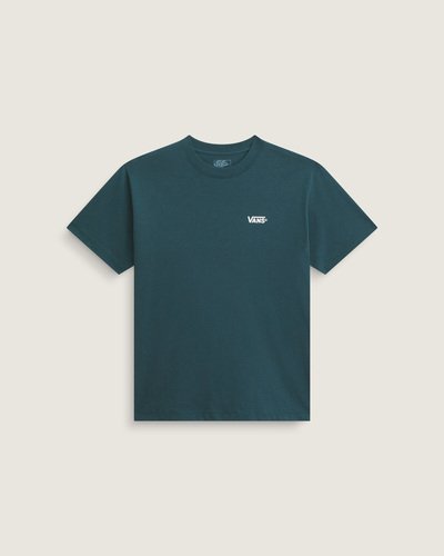 A Camiseta Manga Curta Left Chest é um básico assinado pela VANS, confeccionada em malha knit de algodão que garante toque macio e respirabilidade natural. Corte regular e gola redonda entregam caimento confortável e alinhado. O logotipo discreto no lado esquerdo do peito adiciona personalidade sutil. Construção reforçada nas costuras favorece resistência ao uso diário, combinando acabamento limpo com visual descomplicado.