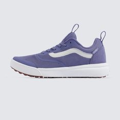 O UltraRange Rapidweld foi adicionado à família Vans para atender a necessidade dos atletas de alto nível: um tênis versátil que ao mesmo tempo proporcionasse conforto em longas viagens ao redor do mundo. O modelo apresenta um composto de entressola UltraCush atualizado, oferecendo o máximo em conforto e amortecimento, além de uma confecção de encaixe em forma de meia LuxLiner - com partes internas sem costura para reduzir o peso, atrito e pontos quentes. O Tênis Ultrarange Rapidweld 1.0 Purple Haze White apresenta uma silhueta com uma estética totalmente limpa, que o levará para todos os lugares. Feito com cabedais de camurça sintética e tecido respirável, o solado é durável em uma borracha co-moldada e mini tratorada.