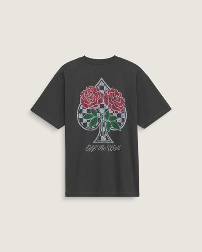 A Camiseta Manga Curta The Painted Rose Xmas valoriza a estampa artística frontal aplicada sobre malha, com gola careca e construção que evidencia conforto e caimento natural. O modelo oferece toque macio do algodão e expressão criativa em um acabamento limpo, mantendo flexibilidade e conforto essencial para uso diário.