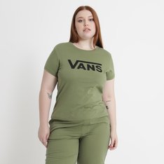 Clássico Vans é atemporal. Autenticidade “Off The Wall” na essência. Um visual tradicional que nunca sai de moda. A Camiseta Flying V Crew Ss Loden Green White é icônica e não passa despercebida. De silhueta clássica com corte mais ajustado ao corpo, a camiseta feminina verde de manga curta Vans é confeccionada em algodão 100%, gola canelada, costuras aparentes em pespontos nas mangas e barra, com etiqueta tecida com logotipo Vans aplicada na lateral. Apresenta estampa frontal icônica com assinatura Vans em “Drop V” centralizado na altura do peito, em silk à base d’água. Perfeita para todos os momentos.