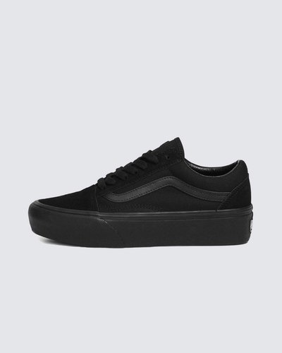 Em 1977, o tênis Old Skool, originalmente nomeado de Vans #36 foi lançado sendo o primeiro a conter a icônica sidestripe na lateral. O que começou como um rabisco de Paul Van Doren, originalmente chamado de “Jazz Stripe”, se tornou um dos ícones da marca Vans. O Tênis Old Skool Plataforma Black Black une esse clássico tênis de skate da Vans que possui um cabedal de lona e camurça resistente na cor preta. Apresenta biqueiras reforçadas para suportar o desgaste por repetição, cano acolchoado para dar suporte e flexibilidade e a original sola plataforma emborrachada em waffle exclusiva Vans.