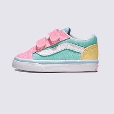Ícone SideStripe™ com recursos fáceis para crianças

O sapato infantil Old Skool V Glitter traz o icônico Sidestripe™ e o estilo atemporal da Vans para os pezinhos. Projetado com durabilidade e conforto em mente, possui fechos de velcro para fácil colocação e retirada, tornando-o perfeito para crianças prontas para explorar. Um verdadeiro clássico, reinventado para a próxima geração.