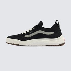 Nesta temporada, repensamos, reprojetamos e reconstruímos cada pedaço do UltraRange para torná-lo mais sustentável. A renovação inclui entressola VR3Cush™ moldada, construção leve, sola de borracha VR3Waffle™ e cabedal respirável projetado para reduzir o desperdício na produção em comparação com o cabedal tradicional de corte e costura da Vans. O Tênis UltraRange VR3 Black Marshmallow é a manifestação de uma ideia: que não se trata de para onde vamos, mas de como chegamos lá. A equipe da Vans traçou metas ambiciosas de sustentabilidade. Grandes ou pequenos, todos os esforços se somam a mudanças positivas. Para poder estampar o logotipo VR3 Checkerboard Globe, pelo menos 30% do produto deve ser feito de materiais reciclados, renováveis e/ou regenerativos. Para saber mais sobre a Vans e sua jornada de materiais sustentáveis, acesse vans.com.br/sustentabilidade.