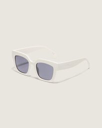 Combinar o estilo clássico com proteção máxima é autenticidade Vans na essência. Com um design icônico, o Óculos Marshmallow traz uma silhueta clássica da estética Vans, em uma armação quadrada retrô. Com armação e lentes em 100% policarbonato, ele possui proteção contra os raios UVA e UVB 400, vento e outros elementos. O óculos de sol que agrega estilo em todas as ocasiões. O modelo traz assinatura Vans em “Drop V” na lateral da haste. Todos os óculos de sol da Vans possuem o certificado UV400/CE.