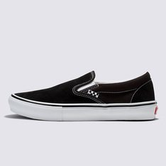 Skate Classics: Ultra resistência no interior para a prática do skate. Completamente redesenhada para o skate moderno, a coleção Skate Classics oferece mais do que os skatistas precisam para permitir evolução máxima. O cabedal de camurça e lona do Tênis Skate Slip-On Black White com elásticos laterais oferece a aparência icônica que você deseja, trazendo todos os benefícios de desempenho que os skatistas exigem. Das subcamadas reposicionadas Duracap™ e palmilhas Popcush™ ao composto de borracha SickStick™, este tênis slip-on foi desenvolvido para suportar o impacto diário da prática de skate e manter você confortável entre as sessões. O modelo na cor preta traz aplicação lateral da nova etiqueta tecida Vans em checkerboard.