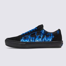 Completamente redesenhada para o skate moderno, a coleção Skate Classics oferece mais do que os skatistas precisam para possibilitar uma progressão máxima. Um sapato vulcanizado feito com cabedais clássicos de camurça e tecido, o Skate Old Skool oferece o visual icônico que você deseja, ao mesmo tempo em que traz todos os benefícios de desempenho exigidos pelos skatistas.