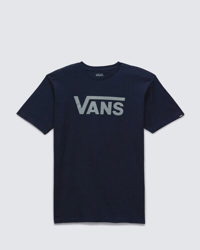 Tradição e originalidade estão presentes na cultura da Vans desde 1966. A personalidade e estilo inconfundível se destacam em todos os seus clássicos. A camiseta Vans Classic Ss Navy White masculina de manga curta na cor azul é confeccionada em 100% algodão. Traz o logotipo original Vans “Drop V” centralizado e estampado em silk à base d’água na parte frontal. Com gola canelada, apresenta costura reforçada nos ombros e etiqueta tecida com assinatura Vans aplicada na manga. Autenticidade Vans para todos os momentos.