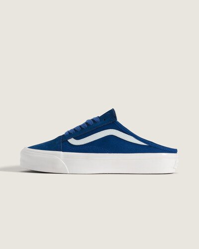 Old Skool com liberdade. Com inspiração em mules, o mesmo estilo icônico que você já conhece, com a praticidade de deslizar. O Tênis Old Skool Vlt Lx Mule Rio Blue combina a praticidade do modelo sem costas de uma mule com o estilo tradicional - inspirado no skate, no tênis Old Skool. O modelo apresenta detalhes premium: construção vulcanizada, cabedal em lona e couro para maior durabilidade e materiais sustentáveis, um tênis que você pode calçar em segundos e manter por horas.