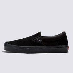 Skate Classics: Ultra resistência no interior para a prática do skate. Completamente redesenhada para o skate moderno, a coleção Skate Classics oferece mais do que os skatistas precisam para permitir evolução máxima. O cabedal de camurça e lona do Tênis Skate Slip-On Black Black com elásticos laterais oferece a aparência icônica que você deseja, trazendo todos os benefícios de desempenho que os skatistas exigem. Das subcamadas reposicionadas Duracap™ e palmilhas Popcush™ ao composto de borracha SickStick™, este tênis slip-on foi desenvolvido para suportar o impacto diário da prática de skate e manter você confortável entre as sessões. O modelo na cor preta traz aplicação lateral da nova etiqueta tecida Vans em checkerboard.