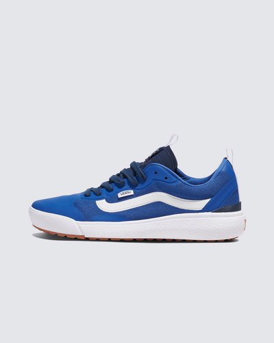 Máximo conforto e aliado de todas as rotinas. Esteja sempre pronto para o inesperado com o Tênis Ultrarange Exo Mte Bright Blue White. Com um solado co-moldado construído em padrão tratorado em waffle - exclusividade Vans - ele maximiza a cobertura, aderência e durabilidade da borracha. A nova entressola UltraCush™ Lite traz conforto e leveza para o calce. O modelo de cano baixo possui cabedal com inspiração na silhueta do icônico Old Skool - em camurça, tecido e sintético azul - totalmente respirável, com biqueira e antepé de borracha renovado, deixando o calce no ajuste ideal. O Exo Skeleton fornece apoio integrado nos dedos e na parede lateral medial, com uma trava de calcanhar para um ajuste seguro. No calcanhar e lingueta, traz puxadores, facilitando o calce. O tradicional skate “Vans Off The Wall” é aplicado na heeltab do calcanhar. Traz etiqueta Vans aplicada na lateral do tênis, enquanto a assinatura “Vans Ultrarange” é aplicada na lingueta. Conforto e estilo dentro e fora das pistas.