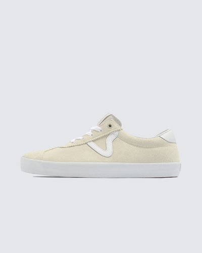 Inspirado nos clássicos da Vans, o Sport Low é uma interpretação moderna dos estilos retrô icônicos da década de 90 da Vans, mantendo viva a herança e todo o legado da época. O modelo recria o visual da silhueta original do Skate Vans Sport. Desde o colarinho mais baixo e aberto até a língua estendida, passando pela marcante Sidestripe com design exclusivo em "V" e pelos detalhes coloridos, o Tênis Sport Turtledove de cano baixo vulcanizado combina perfeitamente uma estética inspirada no skate, com detalhes retrô únicos.