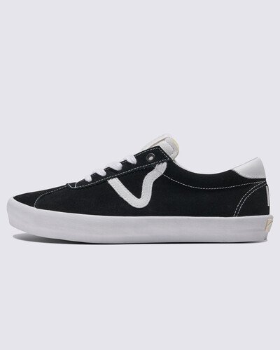 Completamente redesenhada com skatistas em mente, a nova linha Vans Skate Classics oferece mais do que os skatistas precisam para permitir a máxima progressão. Feito com um cabedal totalmente revisado, contraforte do calcanhar moldado, cadarço travado na lingueta e um recorte de subcamada de DURACAP™, o Tênis Skate Epoch Sport Black White oferece um ajuste essencial que é mais respirável e durável onde os skatistas mais precisam. A sobreposição das duas partes, com uma saliência nos dedos mais resistente, garante maior contato com a prancha e a sola de borracha de goma, redesenhada, que tornou a Vans famosa, foi ainda mais elevada com o composto de borracha SICKSTICK™, mais uma haste de calcanhar interna para oferecer uma maior sensação de contato com a prancha, maior suporte e maior durabilidade. Juntamente com um novo acabamento do solado lateral, palmilha POPCUSH™ para melhor amortecimento e proteção contra impactos e uma estampa checkerboard elegante, o novo Vans Skate Classics Sport dá a você o visual icônico que você quer, com todos os benefícios de desempenho que os skatistas reais exigem.