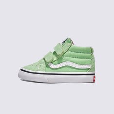 Sk8-Mid fácil de usar para crianças

O tênis infantil Sk8-Mid Reissue V reimagina a silhueta icônica do skate da Vans com um design de cano médio e fechos fáceis de velcro para os mais pequenos. Combinando suporte para tornozelo, construção durável e ajuste seguro, é perfeito para crianças que estão sempre em movimento, mantendo intacto o estilo clássico da Vans.