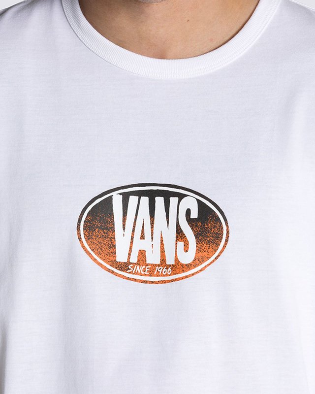 Camiseta Off The Wall Gradient Logo Loose Ss Sk8 Weareaway White