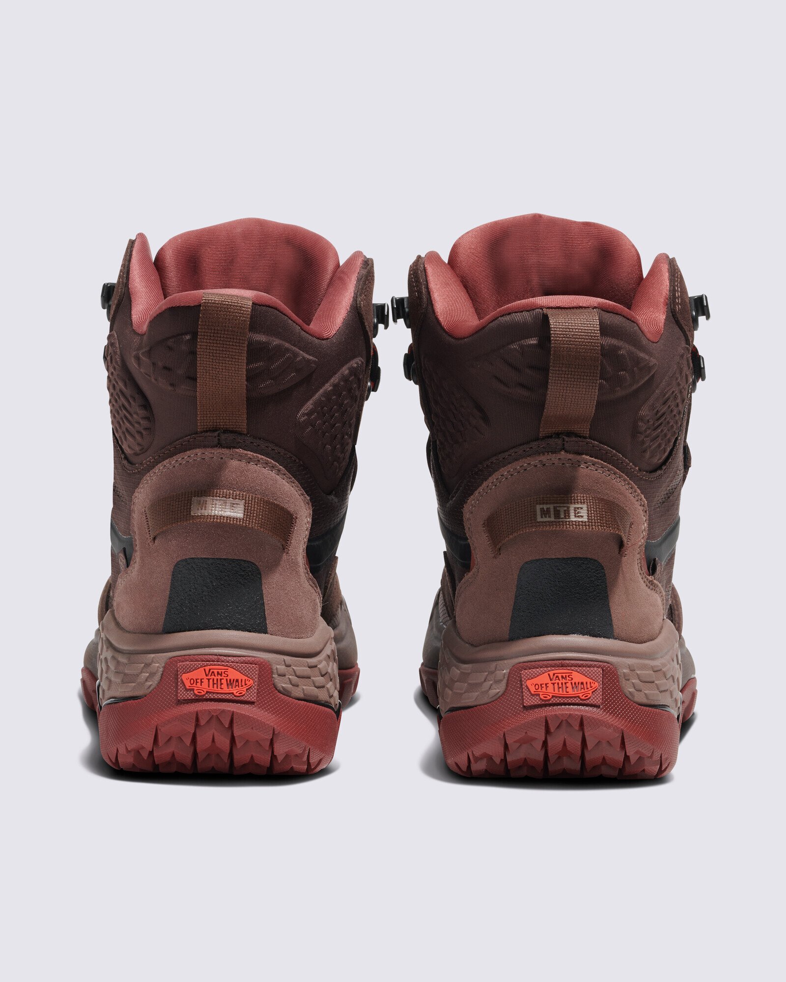 Hires-Vans-V1003550870001-04.jpg