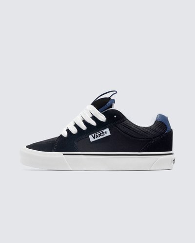 Reviva momentos de nostalgia com o Tênis Chukka Push Mesh Black. Com um design inspirado no skate dos anos 90, que abre seu próprio caminho voltado para o futuro. Um design robusto e detalhes exagerados exploram a alma de uma era icônica de calçados de skate e o estilo tradicional. O modelo apresenta um cabedal premium de camurça e lona, unindo tecnologia moderna de amortecimento para manter você sempre confortável, dentro e fora das pistas.