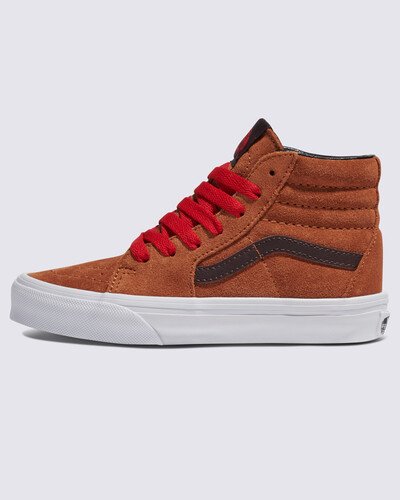 O Sk8-Hi impactou ao ser o primeiro tênis de cano alto para skate a entrar em cena. Com um toque "Off The Wall", o lendário tênis de cano alto da Vans é considerado um divisor de águas desde o seu lançamento em 1978. O Tênis Sk8-Hi Glazed Ginger Infantil apresenta cabedal em camurça e lona resistente na cor marrom. Com fechamento por amarração em cadarços, ele traz a icônica sidestripe Vans nas laterais. O tênis possui o cabedal acolchoado com biqueiras reforçadas, proporcionando mais conforto e firmeza a cada passo dos pequenos. Apresenta heeltab do skate tradicional com inscrição Vans em “Drop V” e “Off The Wall” aplicada no calcanhar, com etiqueta tecida “Vans Off The Wall” aplicada na lingueta. A entressola ameniza o impacto e a palmilha se molda adequadamente aos pés. Com solado em borracha vulcanizada em formato waffle - exclusividade Vans - com função antiderrapante, proporcionando maior aderência ao caminhar. Estilo e conforto para todos os momentos, seja dentro ou fora das pistas.