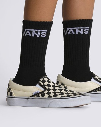 Combine os seus tênis Vans com o pack de meias que carrega o Lifestyle Vans por onde for. Pack com três pares que traz estilo para todos os seus clássicos Vans. A Meia Class Crew Infantil 30/35 Black agrega estilo para todas as ocasiões. O pack possui três pares de meias soquetes de cano alto pretas clássicas, com assinatura Vans em “Drop V” estampada na altura do cano. Os modelos vestem da numeração 30 ao 35.