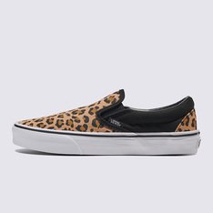 O Slip-On que define tendências desde 1979. O clássico Slip-On, com sua abordagem “Sem cadarços, sem problemas”, foi apresentado ao mundo pela primeira vez em 1979. Desde então, tornou-se um ícone da cultura pop, conhecido por seu conforto e versatilidade de se adaptar ao estilo de cada um. Apresentando uma estampa animal print de leopardo duradoura combinada com uma tela preta, o Tênis Slip-On Animalier Black é uma silhueta atemporal, ideal para qualquer ocasião.