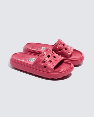 O Chinelo Slide-On VR3 Cush Holly Berry traz a inspiração da sandália icônica estilo cloud. Com uma construção de peça única injetada na cor vermelha, o chinelo slide-on apresenta cabedal com um calcanhar moldado em forma de arco e nova tecnologia VR3Cush™ presente na construção da palmilha, proporcionando maior conforto e a sensação de andar nas nuvens. O estilo inconfundível da Vans combinado com o design consciente da sustentabilidade e um visual inspirado na herança “Off The Wall”, o chinelo slide-on em EVA vai proporcionar todo o conforto que você precisa para relaxar. Para ganhar o logotipo do globo VR3 Checkerboard, pelo menos 30% do produto deve ser feito de um ou uma combinação de materiais reciclados, renováveis ??e/ou regenerativos. Para saber mais sobre a Vans e sua jornada para materiais sustentáveis, acesse vans.com/sustentabilidade.