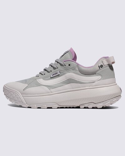 “You are Made for the Elements”. Estes são os seus Vans. O Tênis Crosspath Mte Purple possui inspiração na família UltraRange, criando a mistura perfeita de estilo e funcionalidade para aventuras urbanas e ao ar livre. Extremamente versátil e infundido com conforto, o tênis apresenta uma silhueta de cano baixo repelente à água. Apresenta uma entressola de EVA de base biológica projetada para amortecimento máximo emparelhado com uma sola All-Trac atualizada projetada para melhorar a tração em qualquer terreno. Pronta para tudo - ela oferece o equilíbrio perfeito entre amortecimento e suporte, não importa onde a trilha te leve. Com o logotipo Vans Checkerboard Globe, este produto é feito de pelo menos 30% de um ou uma combinação de materiais reciclados, renováveis ??e/ou regenerativos.Para saber mais sobre a Vans e sua jornada em direção a materiais sustentáveis, acesse www.vans.com.br/sustentabilidade.