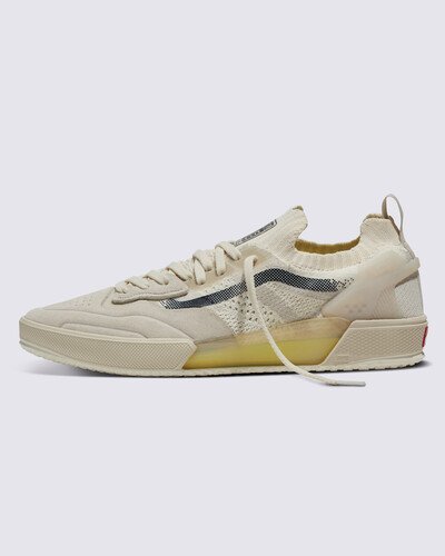 O Tênis Skate Ave 2.0 Knit Cream é o tênis de skate tecnicamente mais avançado de todos os tempos. Anthony Van Engelen está sempre ultrapassando os limites do skate. Juntas, a Vans e a AVE têm entregado consistentemente os tênis de skate mais progressivos. O lançamento do novo modelo profissional é considerado o mais descomprometido até agora. Apresentando uma sola UltimateWaffle™ da Vans, o Tênis Ave 2.0 Knit vem de décadas de inovação em tênis de skate, para estabelecer um novo padrão: combinando maior aderência e amortecimento com suporte incomparável com um cabedal de malha projetado de ajuste preciso, ele permite que os skatistas continuem se desafiando e ultrapassando limites dentro e fora das pistas, assim como o Ave.