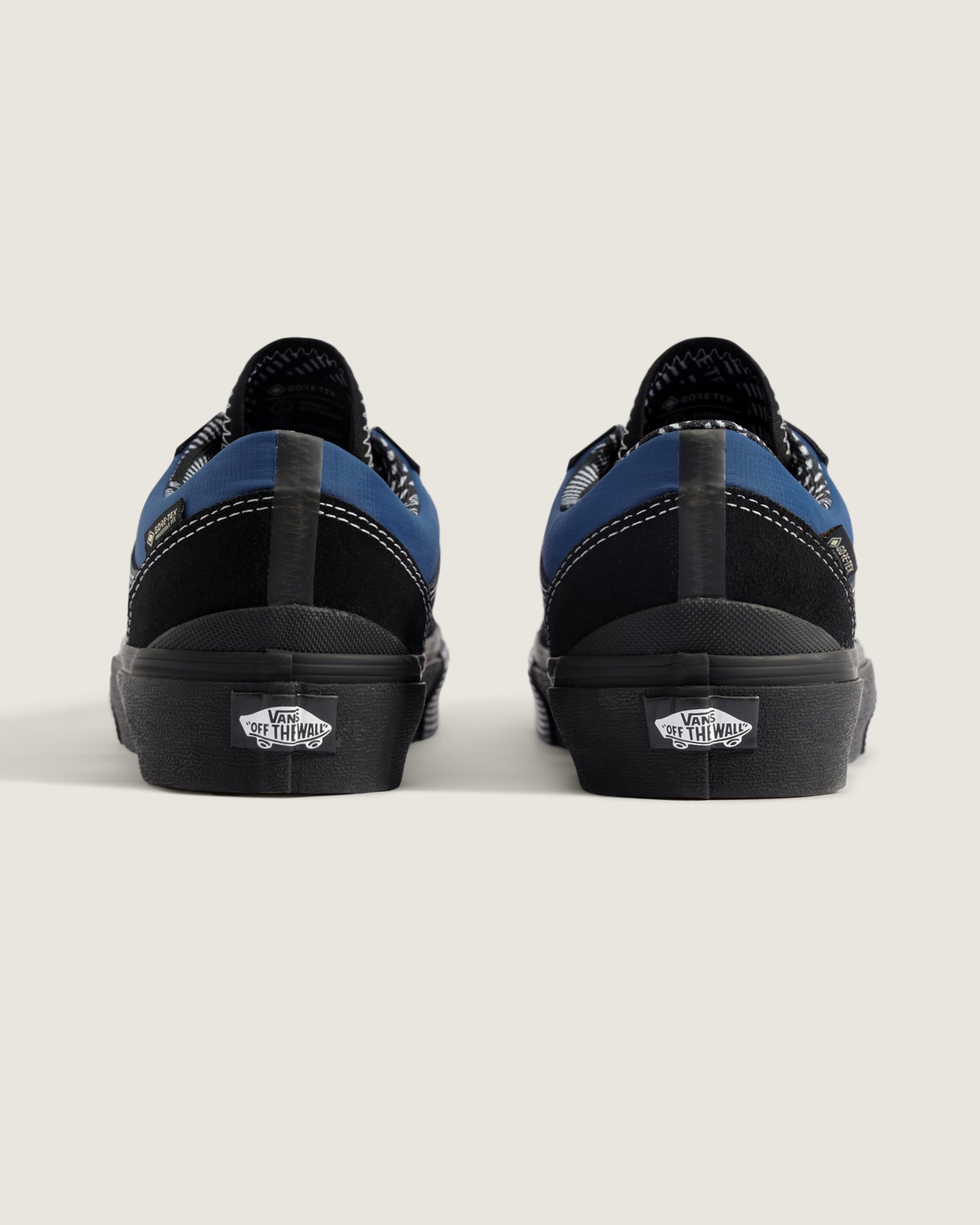 Hires-Vans-V1002003340001-04.jpg