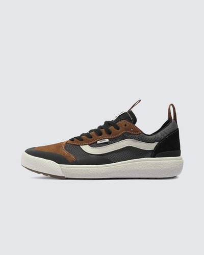 Máximo conforto e aliado de todas as rotinas. Esteja sempre pronto para o inesperado com o Tênis Ultrarange Exo Se Mte Mesh Brown Multi. Com um solado co-moldado construído em padrão tratorado em waffle - exclusividade Vans - ele maximiza a cobertura, aderência e durabilidade da borracha. A nova entressola UltraCush™ Lite traz conforto e leveza para o calce. O modelo de cano baixo possui cabedal com inspiração na silhueta do icônico Old Skool - em camurça, tecido e sintético marrom - totalmente respirável, com biqueira e antepé de borracha renovado, deixando o calce no ajuste ideal. O Exo Skeleton fornece apoio integrado nos dedos e na parede lateral medial, com uma trava de calcanhar para um ajuste seguro. No calcanhar e lingueta, traz puxadores, facilitando o calce. O tradicional skate “Vans Off The Wall” é aplicado na heeltab do calcanhar. Traz etiqueta Vans aplicada na lateral do tênis, enquanto a assinatura “Vans Ultrarange” é aplicada na lingueta. Conforto e estilo dentro e fora das pistas.