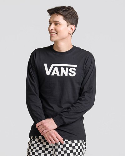 Fundada na Califórnia em 1966, a Vans está envolvida com a cultura de rua, artes, música e ligada ao skate e à evolução do esporte, sem perder a essência. Dos clássicos aos modernos, a Vans possui uma enorme variedade de modelos de tênis, roupas e acessórios, sempre mantendo o estilo "Off The Wall". A Camiseta Vans Classic Black White de manga longa possui o logo Vans em "Drop V" estampado na altura do peito em silk à base d’água. O modelo apresenta gola e punhos canelados, costura reforçada nos ombros e é confeccionada em 90% algodão e 10% poliéster. Tipo de caimento: clássico. O modelo tem 1,82m de altura e veste tamanho M.