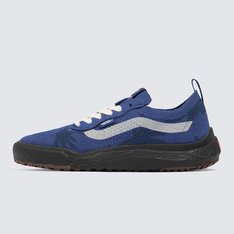 Para A Temporada, A Equipe Da Vans Repensou, Re-Projetou E Reconstruiu Cada Parte Da Estética E Tecnologias Do Ultrarange Para Torná-Lo Mais Sustentável. A Renovação Do Tênis Ultrarange Vr3 Palm Blue Apresenta Entressola Ecocush™ Moldada Com Espuma 50% Bio-Based, Construção Leve, Sola De Borracha Ecorubber™ De Fontes Renováveis E Cabedal Respirável Em Knit, Projetado Com 50% Algodão Orgânico, 34% Rpet, 14% Nylon Reciclado E 2% Spandex, Para Reduzir O Desperdício Na Produção Em Comparação Com O Cabedal Tradicional De Corte E Costura Da Vans. O Ultrarange Vr3 É A Manifestação De Uma Ideia: Que Não Se Trata De Para Onde Vamos, Mas De Como Chegamos Lá. A Equipe Da Vans Traçou Metas Ambiciosas De Sustentabilidade. Grandes Ou Pequenos, Todos Os Esforços Se Somam A Mudanças Positivas. Para Poder Estampar O Logotipo Vr3 Checkerboard Globe, Pelo Menos 30% Do Produto Deve Ser Feito De Materiais Reciclados, Renováveis E/Ou Regenerativos. Para Saber Mais Sobre A Vans E Sua Jornada De Materiais Sustentáveis, Acesse Vans.Com.Br/Sustentabilidade.
Características Do Produto: 
• Cabedal Em Knit Com 50% Algodão Orgânico, 34% Rpet, 14% Nylon Reciclado E 2% Spandex; 
• Palmilha: A Nova Entressola Ecocush™ É Produzida Com Pelo Menos 50% Bio-Based, Borracha Ecorubber Derivada De Fontes Renováveis; 
• Solado: Toda A Borracha Usada Para Produzir A Sola Vr3Waffle™ (60% Do Composto) É Uma Borracha Natural Cultivada De Forma Regenerativa, Proveniente De Fazendas Que Utilizam Práticas Agrícolas Destinadas A Promover A Biodiversidade, Melhorar Os Ciclos Da Água, Melhorar A Saúde Do Solo E/Ou Sequestrar Carbono. Este Novo Composto De Borracha Foi Desenvolvido E Projetado Para Manter A Aderência E Durabilidade Que Fazem Parte Da História Da Vans Desde 1966.