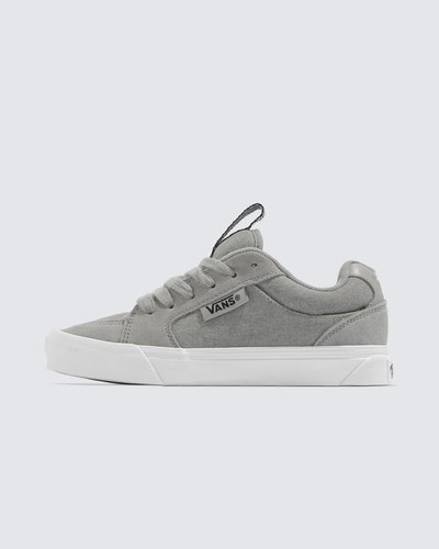 Reviva momentos de nostalgia com o Tênis Chukka Push Canvas Drizzle. Com um design inspirado no skate dos anos 90, que abre seu próprio caminho voltado para o futuro. Um design robusto e detalhes exagerados exploram a alma de uma era icônica de calçados de skate e o estilo tradicional. O modelo apresenta um cabedal premium de camurça e lona, unindo tecnologia moderna de amortecimento para manter você sempre confortável, dentro e fora das pistas.