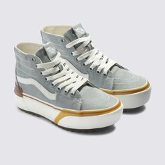 O Canvas Sk8-Hi Tapered Stacked leva nosso lendário estilo de cano alto a um nível totalmente novo. Literalmente. Destacando características oversized e camadas inesperadas como amortecedores de plataforma, solas exageradas e fita foxing translúcida, este elevado tênis de plataforma atualiza um favorito cultuado, enquanto mantém todo o DNA original da Vans - incluindo a icônica listra lateral.

•O lendário tênis de cano alto da Vans redesenhado com uma silhueta mais esguia 
•Cabedais desconstruídos de lona
•Amortecedores de plataforma
•Solas exageradas
•Fita foxing translúcida
•Fechamento com cadarço