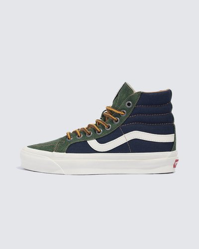 A Vans reconstruiu alguns dos seus clássicos mais icônicos com escolhas intencionais nos materiais utilizados. Apresentando um cabedal em algodão orgânico, uma sola que usa borracha natural e uma palmilha de espuma de base biológica que proporciona maior conforto, o Tênis Sk8-Hi Mte Salt Wash Navy Green continua mudando o mundo dos clássicos do skate para outro patamar. A equipe da Vans estabeleceu metas ambiciosas de sustentabilidade. Grandes ou pequenos, todos os esforços resultam em mudanças positivas. Para ganhar o logotipo do globo Checkerboard, pelo menos 30% do produto deve ser feito de um ou uma combinação de materiais reciclados, renováveis ??e/ou regenerativos. Para saber mais sobre a Vans e a sua jornada rumo a materiais sustentáveis, acesse www.vans.com/sustainabilidade.