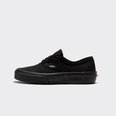 Nascido em Anaheim, Califórnia, em 1966, o Authentic é o estilo original que carrega a tradição da Vans. Originalmente conhecido como Vans #44 Deck Shoes, o Authentic tornou-se um ícone popular e incorporou a atitude “Off The Wall” desde então. Desenvolvido com um perfil simples de cano baixo e cadarço, o Tênis Authentic Infantil Black Black é um clássico Vans construído especialmente para os pequenos. Com cabedal resistente de lona preta, traz ilhós de metal e sola de borracha waffle exclusiva Vans.