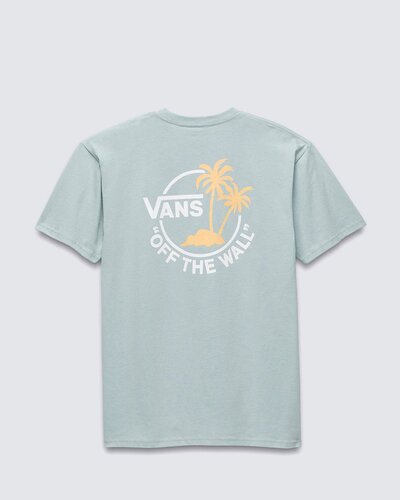 Independente da sua escolha, com a Vans você está sempre no estilo “Off The Wall”. Com estampa autêntica e criativa, a Camiseta Classic Dual Palm II SS Gray Mist Yarrow apresenta silhueta de corte clássico mais ajustado ao corpo. De manga curta, é confeccionada em tecido 100% algodão, com estampa trazendo as icônicas palmeiras e assinatura Vans® em “Drop V” na parte frontal, na altura do peito, no lado esquerdo, como nas costas, em silk à base d’água. Possui etiqueta tecida Vans® aplicada na manga, gola canelada e costura reforçada nos ombros. Uma camiseta para combinar com todos os seus clássicos Vans.