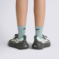 A Meia Kick Knit Crew Gray Mist 36/9 apresenta um skate bordado na parte traseira e assinatura Vans® na sola, para que você sempre se vista com estilo.