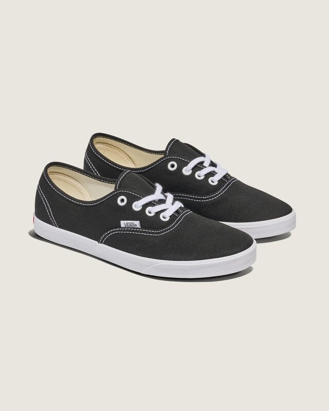 Tênis Authentic Lowpro Black White