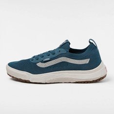 Para a temporada, a equipe da Vans repensou, re-projetou e reconstruiu cada parte da estética e das tecnologias do UltraRange, para torná-lo ainda mais sustentável. A renovação do Tênis Ultrarange Vr3 Mte Classic Navy apresenta entressola EcoCush™ moldada com espuma 50% Bio-Based, construção leve, sola de borracha EcoRubber™ de fontes renováveis e cabedal respirável em knit, projetado com 50% algodão orgânico, 34% rPET, 14% Nylon reciclado e 2% Spandex, para reduzir o desperdício na produção em comparação com o cabedal tradicional de corte e costura da Vans. O UltraRange VR3 é a manifestação de uma ideia: que não se trata de para onde vamos, mas de como chegamos lá. A equipe da Vans traçou metas ambiciosas de sustentabilidade. Grandes ou pequenos, todos os esforços se somam a mudanças positivas. Para poder estampar o logotipo VR3 Checkerboard Globe, pelo menos 30% do produto deve ser feito de materiais reciclados, renováveis e/ou regenerativos. Para saber mais sobre a Vans e sua jornada de materiais sustentáveis, acesse www.vans.com.br/sustentabilidade.