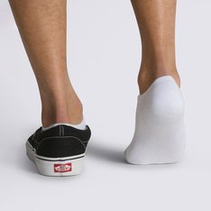 Combine os seus tênis Vans com o pack de meias que carrega o Lifestyle Vans por onde for. Pack com três pares que traz estilo para todos os seus clássicos Vans. A Meia Classic Kick 41/45 White agrega estilo para todas as ocasiões. O pack possui três pares de meias soquetes em tecido estilo sapatilhas clássicas brancas. Traz assinatura Vans em “Drop V” estampada no peito de pé. Os modelos vestem da numeração 41 ao 45.