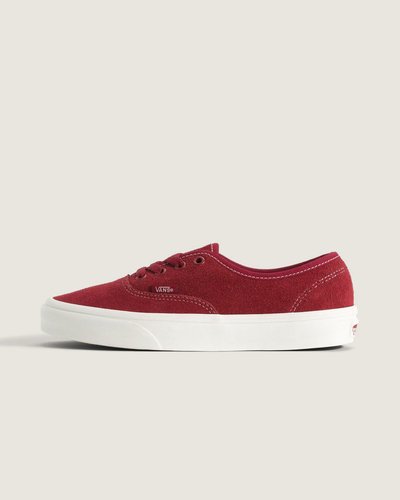 O original. Cores atualizadas. Nascido em 1966 como Style 44, o Vans Authentic Shoe deu início a tudo. Sua estreia introduziu a icônica sola waffle, dando aos skatistas a aderência e a durabilidade necessárias para ultrapassar limites. Refinado e reforçado ao longo do tempo, é um símbolo do legado da Vans: intemporal, fiável e fiel às suas raízes. Agora parte da Coleção Color Theory, o Tênis Authentic Basics Bordeaux foi reinventado em tons vibrantes, para uma abordagem nova e criativa.