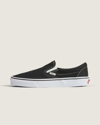 Em 1977, o tênis Slip-On, conhecido originalmente como Vans #98 é apresentado e com a ajuda de skatistas e atletas de BMX, virou uma febre no sul da Califórnia. Anos depois, ganhou atenção e apelo internacional quando apareceu nos pés de Jeff Spiccoli, personagem interpretado por Sean Penn no filme Fast Times at Ridgemont High, de 1982, tornando-se um dos maiores ícones da Vans. O Tênis Slip-On Black possui perfil baixo, cabedal de lona têxtil resistente na cor preta, cano acolchoado, elástico nas laterais, viras laterais de borracha na cor branca com biqueiras reforçadas para suportar o desgaste por repetição e a original sola de borracha Waffle exclusiva Vans.