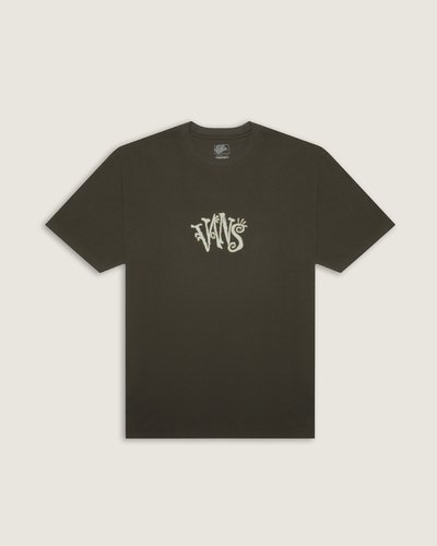 Clássica e estilosa. Elementos clássicos se unem ao estilo urbano da Vans. Com mangas curtas para uso casual no dia a dia, a Camiseta Ss Bromeo Coal Brown ganha um toque descolado e divertido na estampa frontal com assinatura da Vans, centralizada na altura do peito. O modelo em algodão respirável e de gola redonda clássica tornam a peça um item essencial no guarda-roupa.
