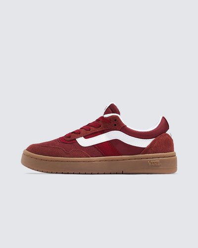 O Tênis Cruze Too Gum Sole Red combina técnicas de construção modernas com o estilo tradicional da Vans. Construído com uma palmilha e unidade de sola tipo nuvem, este estilo de cano baixo e elegante mantém você confortável o dia todo, com a estética clássica de um tênis com sidestripe elevado.