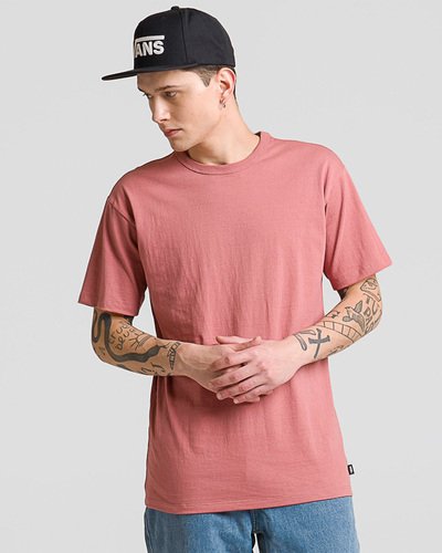 Confortável para usar todos os dias. Durável o suficiente para que você faça isso. Todo mundo precisa de uma camiseta em que possa confiar. A Camiseta Off The Wall Ii Ss Compl. Ultra Neo Vr3 Withered Rose de manga curta vai acabar com sua busca pela camiseta perfeita para que você possa se concentrar nas coisas mais importantes. Com uma estampa interna no padrão waffle - que afasta a umidade da pele - esta camiseta mantém você confortável e seco, enquanto o fio resistente proporciona durabilidade e minimiza o encolhimento. Com gola canelada e costuras reforçadas nos ombros, acabamentos premium da Vans, a camiseta na cor vermelha traz aplicação de patch bordado com assinatura Vans, na altura do peito, no lado esquerdo. O modelo vem com uma presilha em estampa checkerboard para pendurar em cabides. Tipo de caimento: clássico. Características do produto: 
• Camiseta de manga curta com gola careca; 
• Confeccionada em tecido 100% algodão; 
• Patch bordado com assinatura Vans; 
• Caimento clássico; 
• Estampa interna no padrão waffle: que afasta a umidade da pele; 
• Presilha em checkerboard para pendurar em cabides.