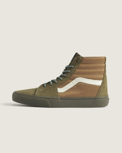 O tênis de cano alto original do skate, o Sk8-Hi, é um clássico em qualquer palco. O Sk8-Hi foi um divisor de águas, sendo o primeiro tênis de skate de cano alto a entrar em cena. Com cano acolchoado para suporte do tornozelo e biqueiras reforçadas, o Tênis Sk8-Hi Outdoor Brown Gum continua sendo um estilo incomparável. O Sk8-Hi foi o segundo modelo a apresentar o Vans Sidestripe, e seu design arrojado permanece icônico desde então.